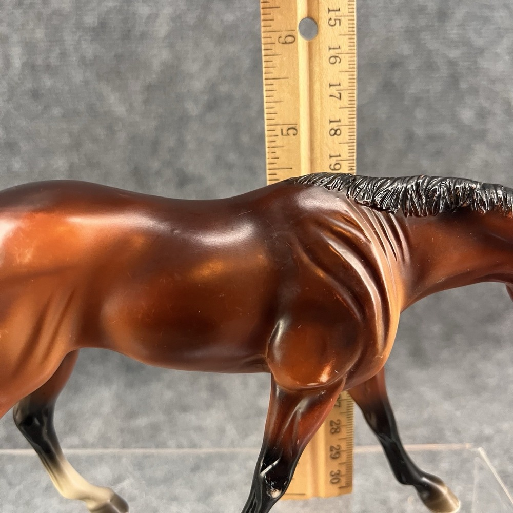 Breyer Walmart Classics AQHA Hollywood Gold Bay American Quarter Horse Mare - Picture 7 of 7